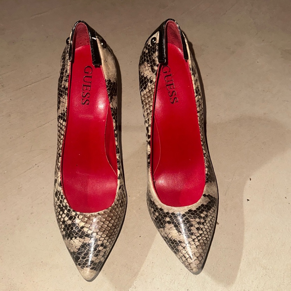 Guess 7.5 snakeskin heels